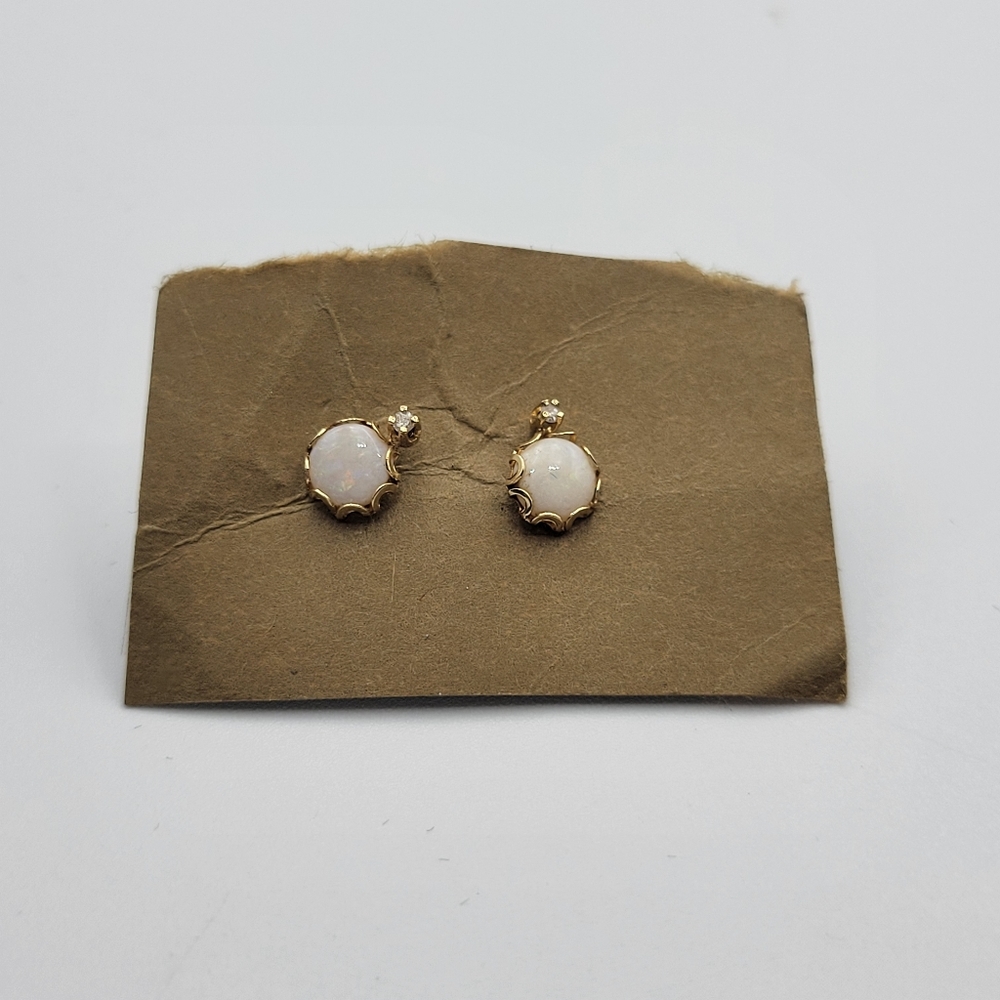 Vintage Victorian circle 14k gold Ethiopian opal Pierced earrings